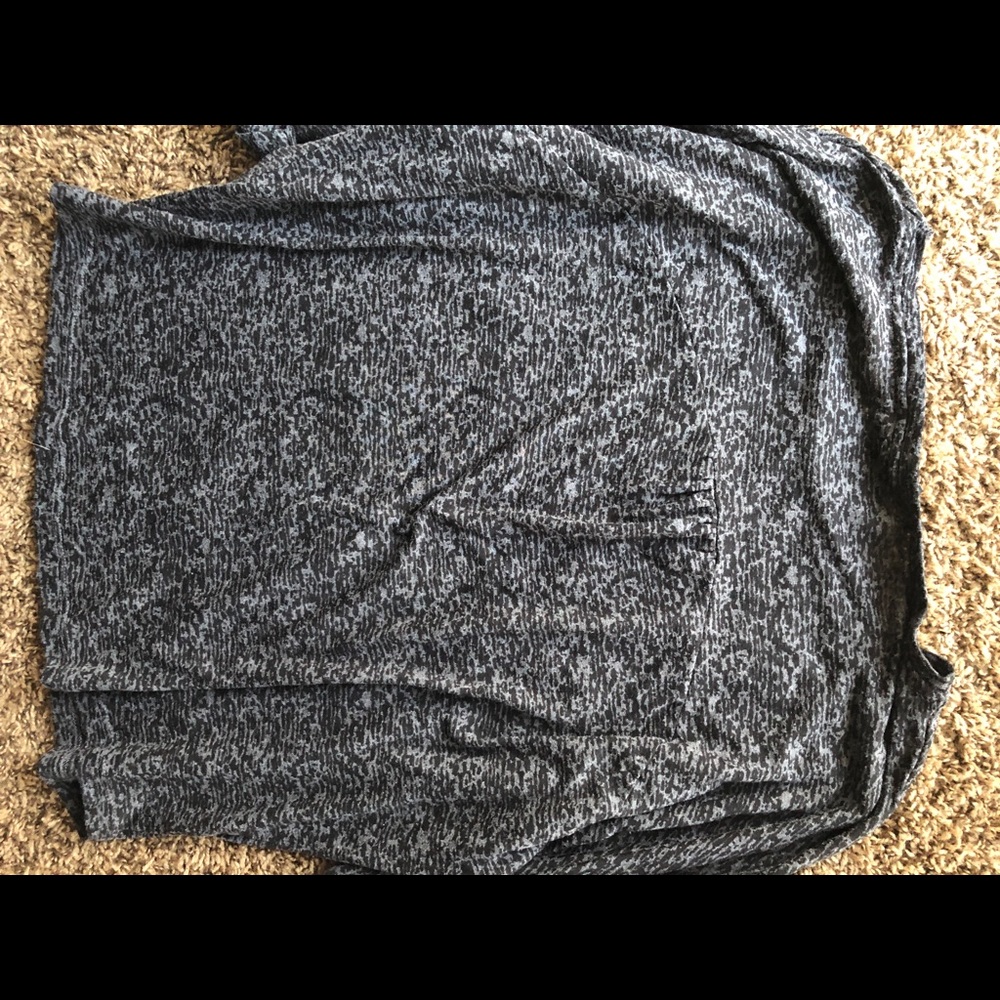 Grey/black Medium 3/4 sleeve shirt